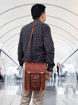 Vintage Leather Crossbody Bag with Front Buckle Pocket – Rugged Messenger Satchel