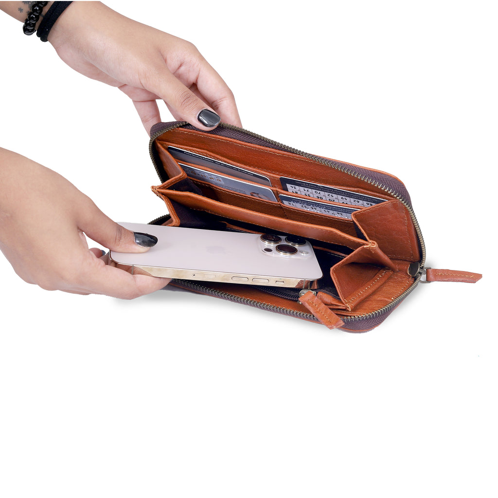 Elegant Leather Clutch – Minimalist Chic for Every Occasion