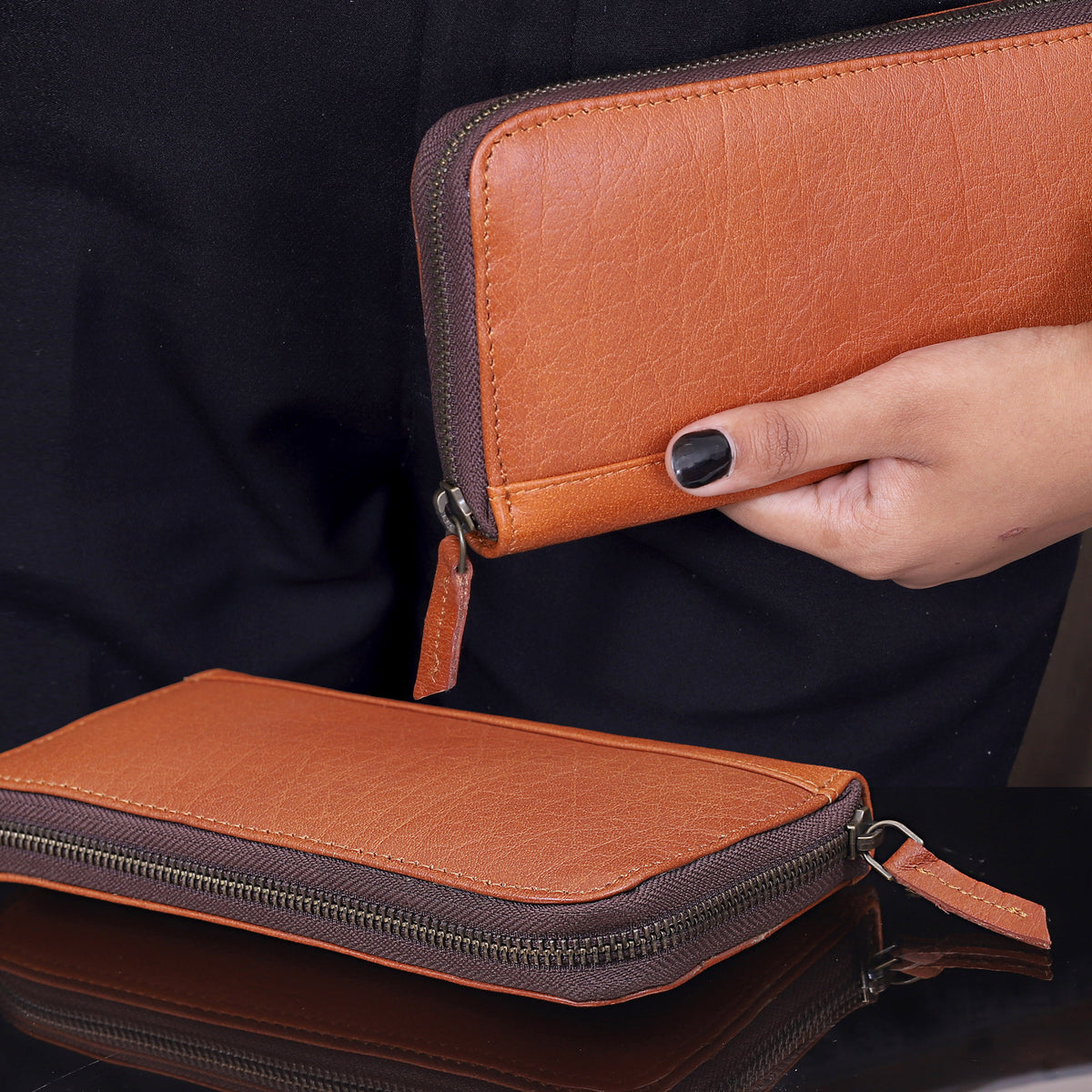 Elegant Leather Clutch – Minimalist Chic for Every Occasion