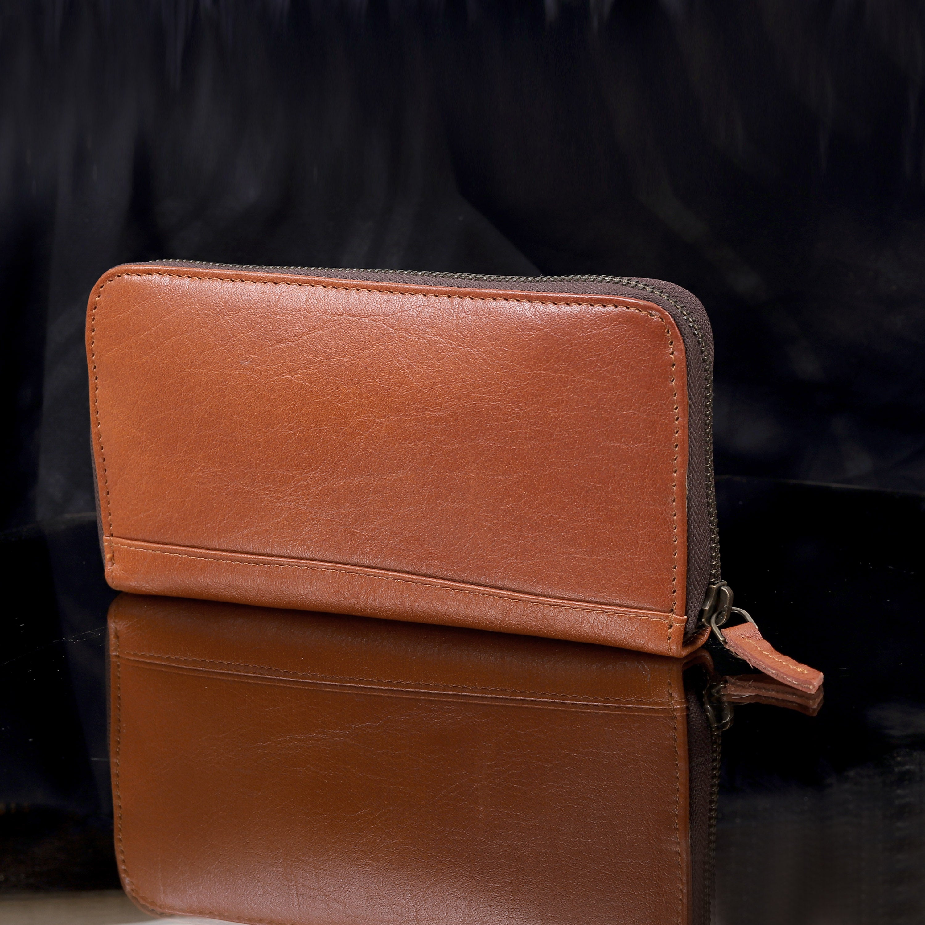 Elegant Leather Clutch – Minimalist Chic for Every Occasion