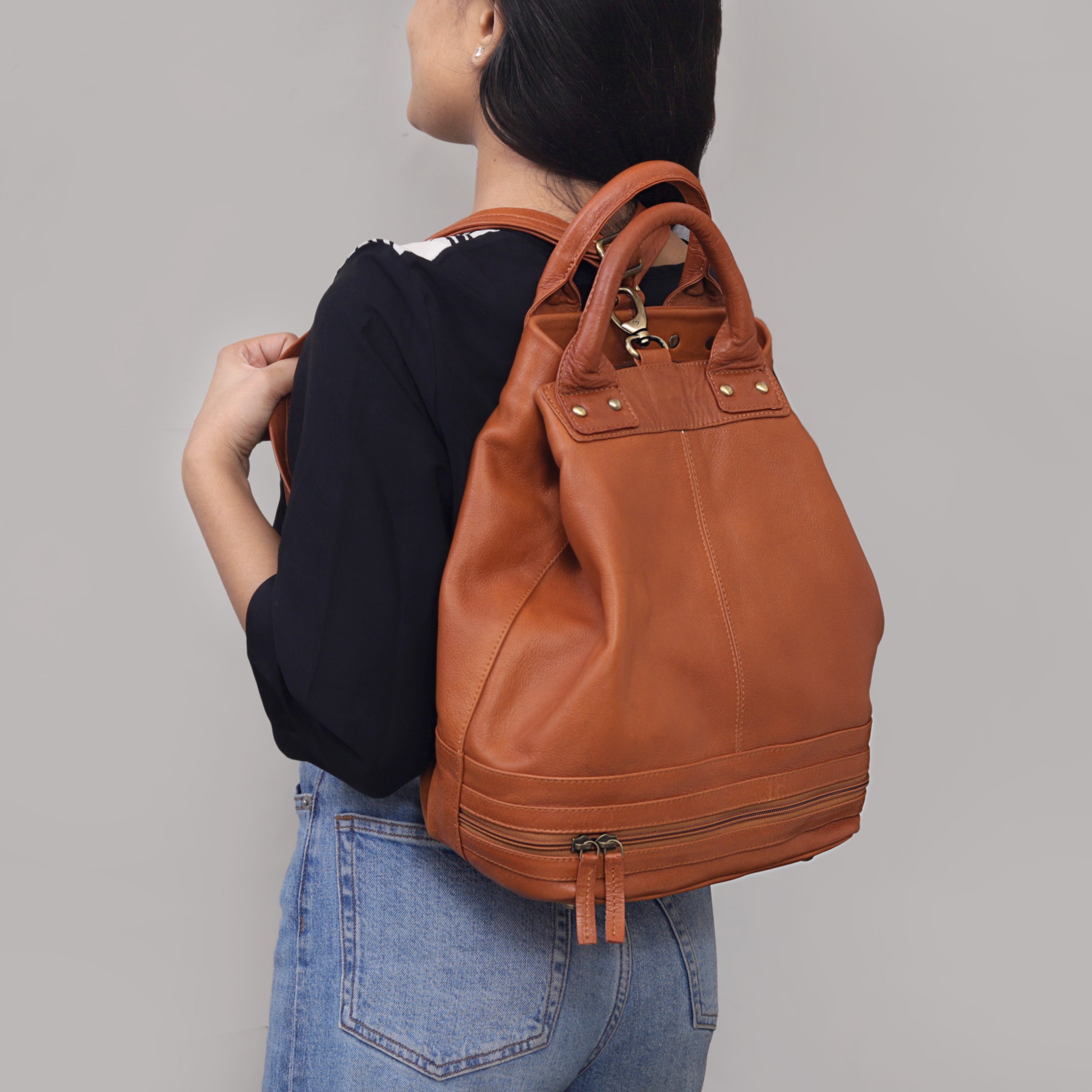 Savannah Convertible Leather Backpack – Hands-Free Elegance for Everyday Life