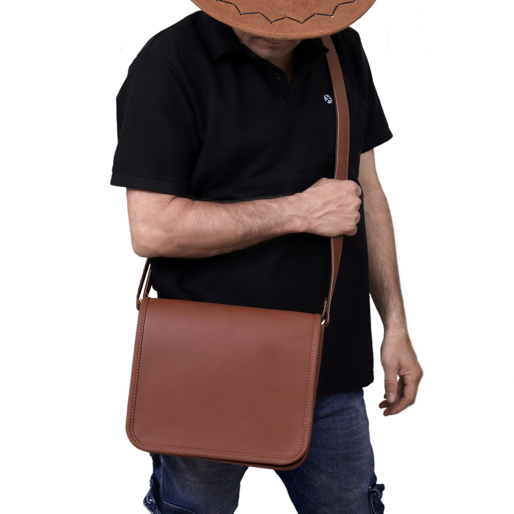 Classic Leather Messenger Bag – Vintage Style Crossbody Satchel for Everyday Use
