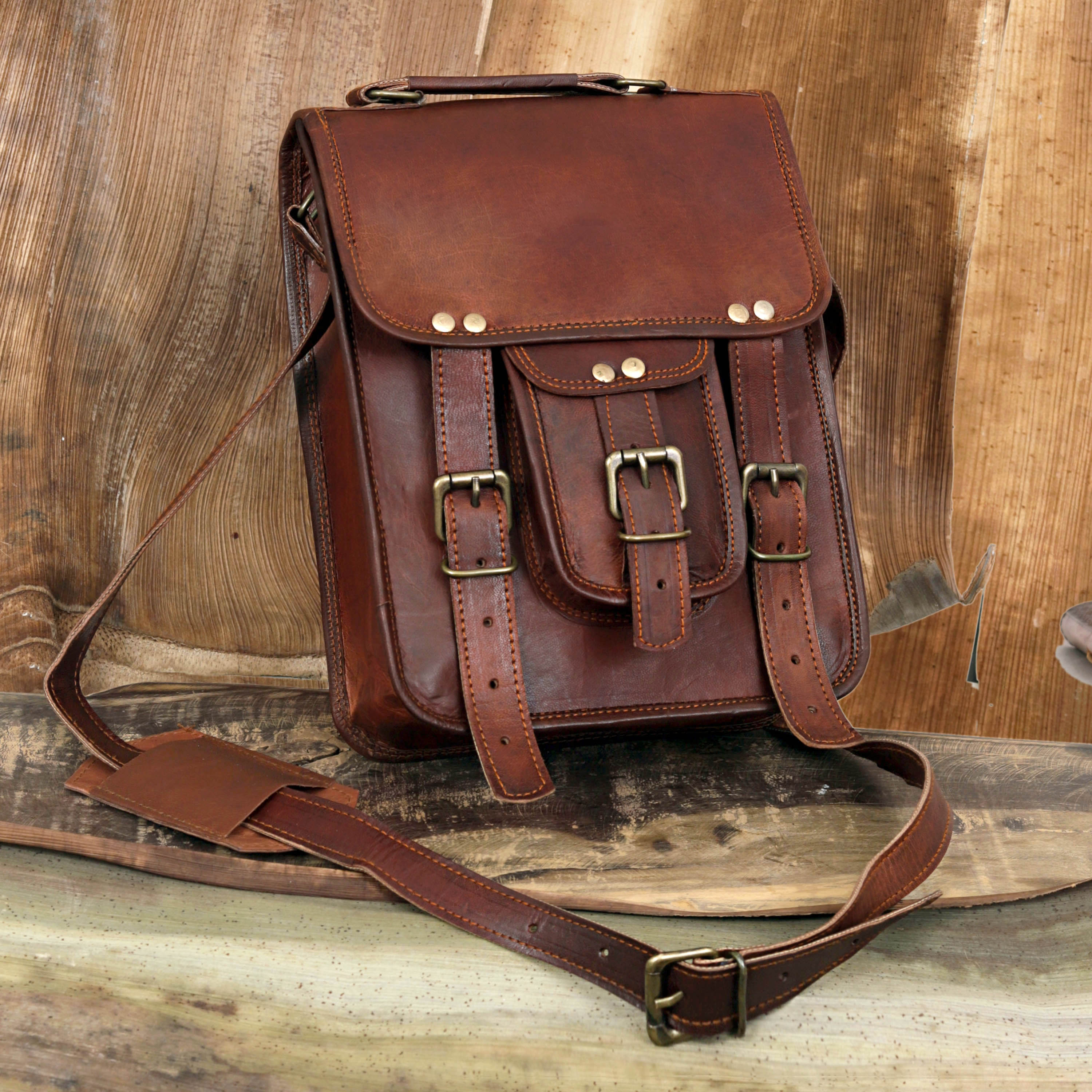Vintage Leather Crossbody Bag with Front Buckle Pocket – Rugged Messenger Satchel